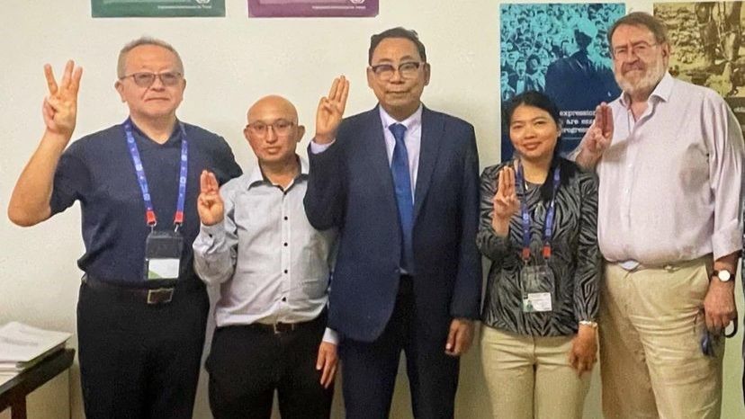 ဆွစ်ဇလန်နိုင်ငံတွင် NUG ဝန်ကြီး ဦးအောင်မျိုးမင်းနှင့် တာဝန်ရှိသူများ၊ CTUM အဖွဲ့ဝင် ဒေါ်ခိုင်ဇာအောင် ပါဝင်သည့် မြန်မာကိုယ်စားလှယ်အဖွဲ့ အပြည်ပြည်ဆိုင်ရာ အလုပ်သမားသမဂ္ဂများ အဖွဲ့ချုပ်တာဝန်ရှိသူများနှင့် တွေ့ဆုံ
