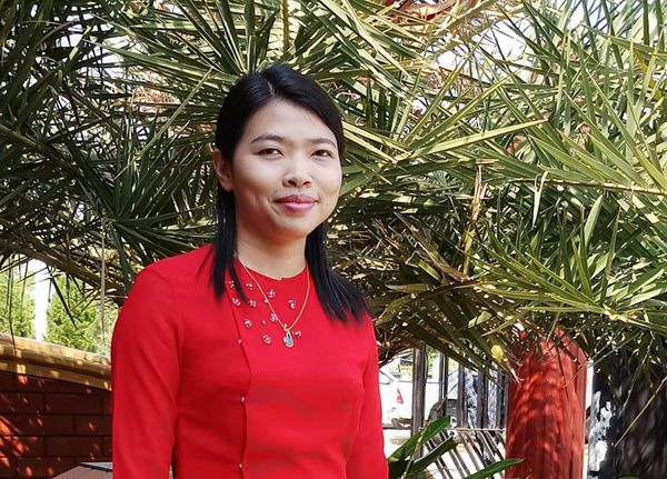 အန္တရာယ်လျှောက်လမ်းပေါ်က  အလုပ်သမားသမဂ္ဂခေါင်းဆောင် မခိုင်ဇာအောင်